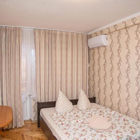 1 Room Apart On Str. Ukrainskaya 34 Zaporizhia Esterno foto