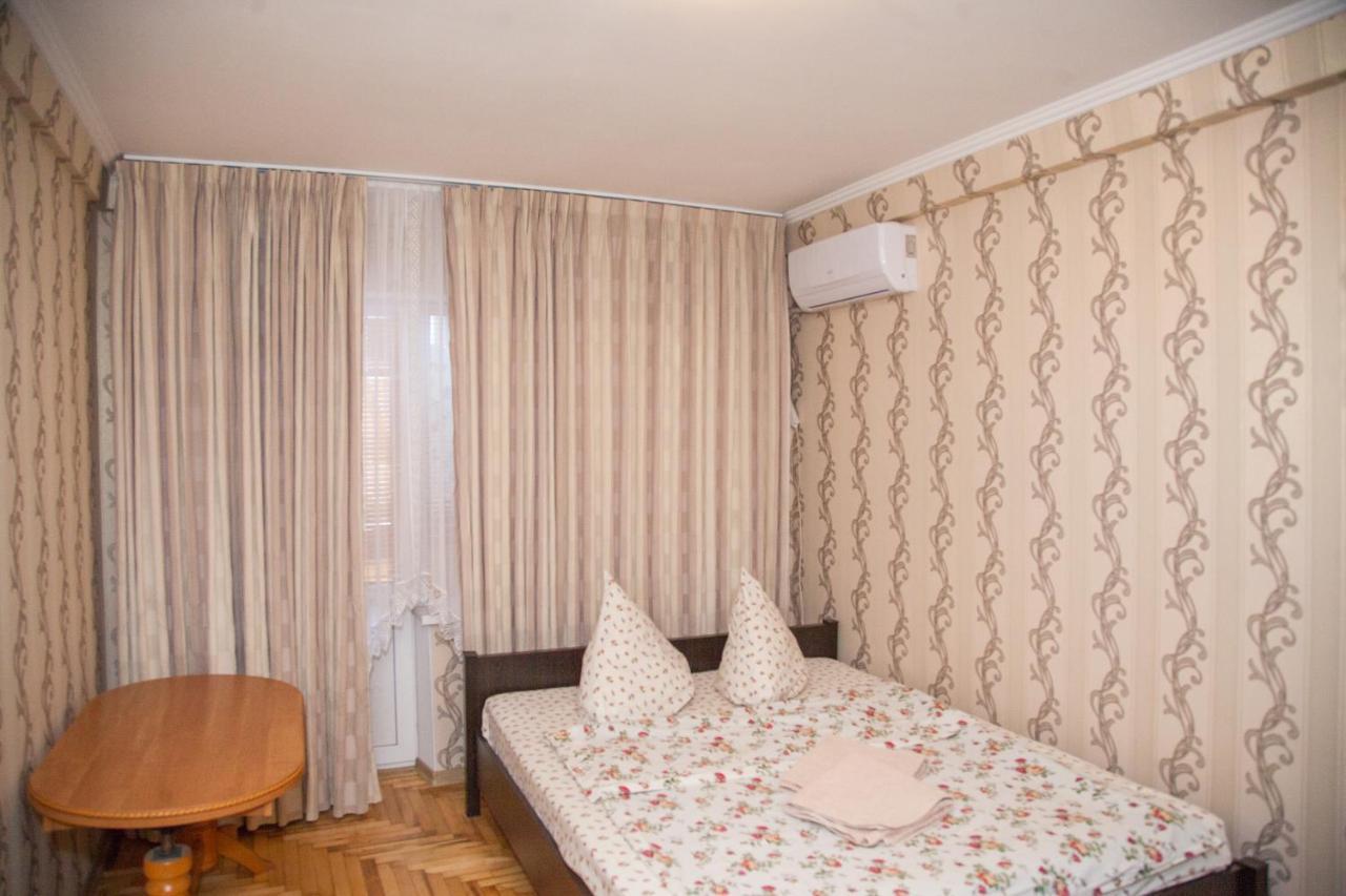 1 Room Apart On Str. Ukrainskaya 34 Zaporizhia Esterno foto